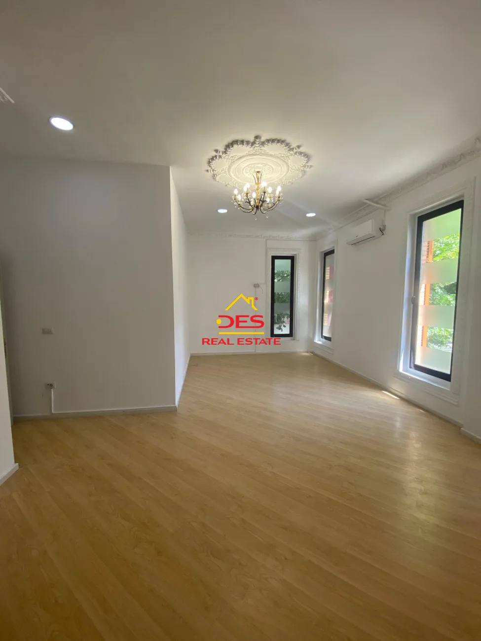 Ambjent Biznesi Ideal për Zyra në Rrugën e Abdi Toptani – 80 m², 2 Zyra + Recepsion