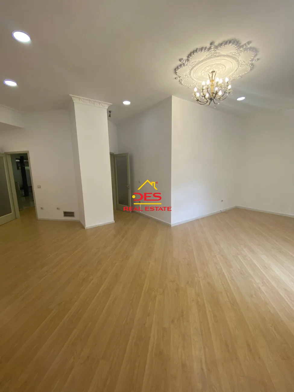 Ambjent Biznesi Ideal për Zyra në Rrugën e Abdi Toptani – 80 m², 2 Zyra + Recepsion