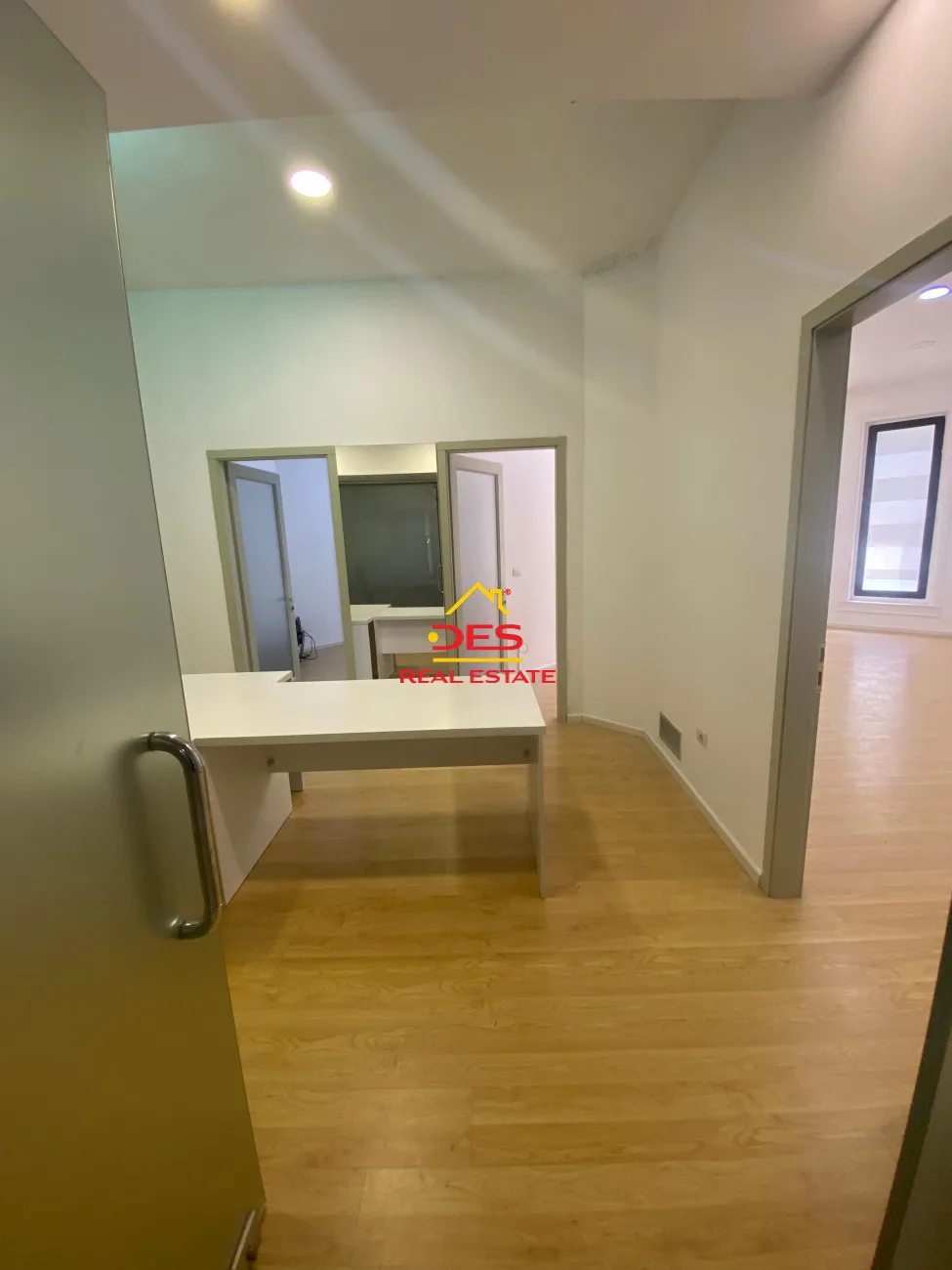 Ambjent Biznesi Ideal për Zyra në Rrugën e Abdi Toptani – 80 m², 2 Zyra + Recepsion