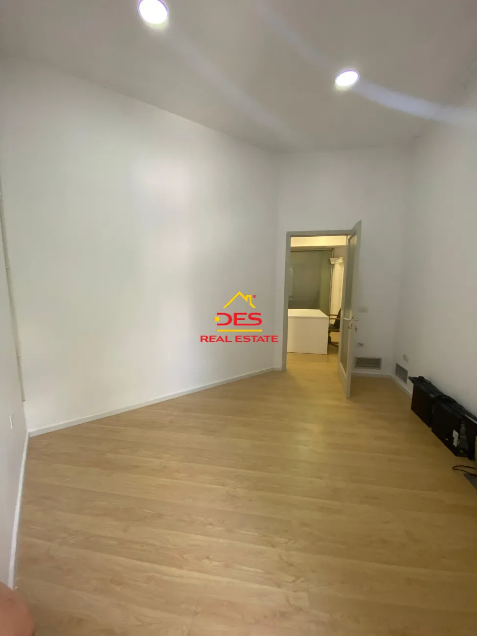 Ambjent Biznesi Ideal për Zyra në Rrugën e Abdi Toptani – 80 m², 2 Zyra + Recepsion
