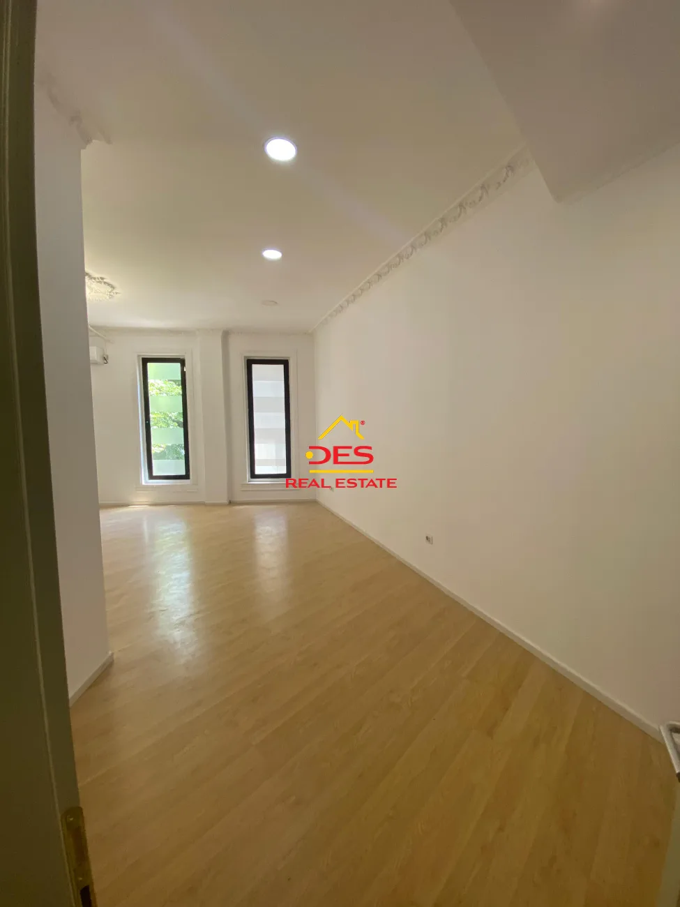 Ambjent Biznesi Ideal për Zyra në Rrugën e Abdi Toptani – 80 m², 2 Zyra + Recepsion
