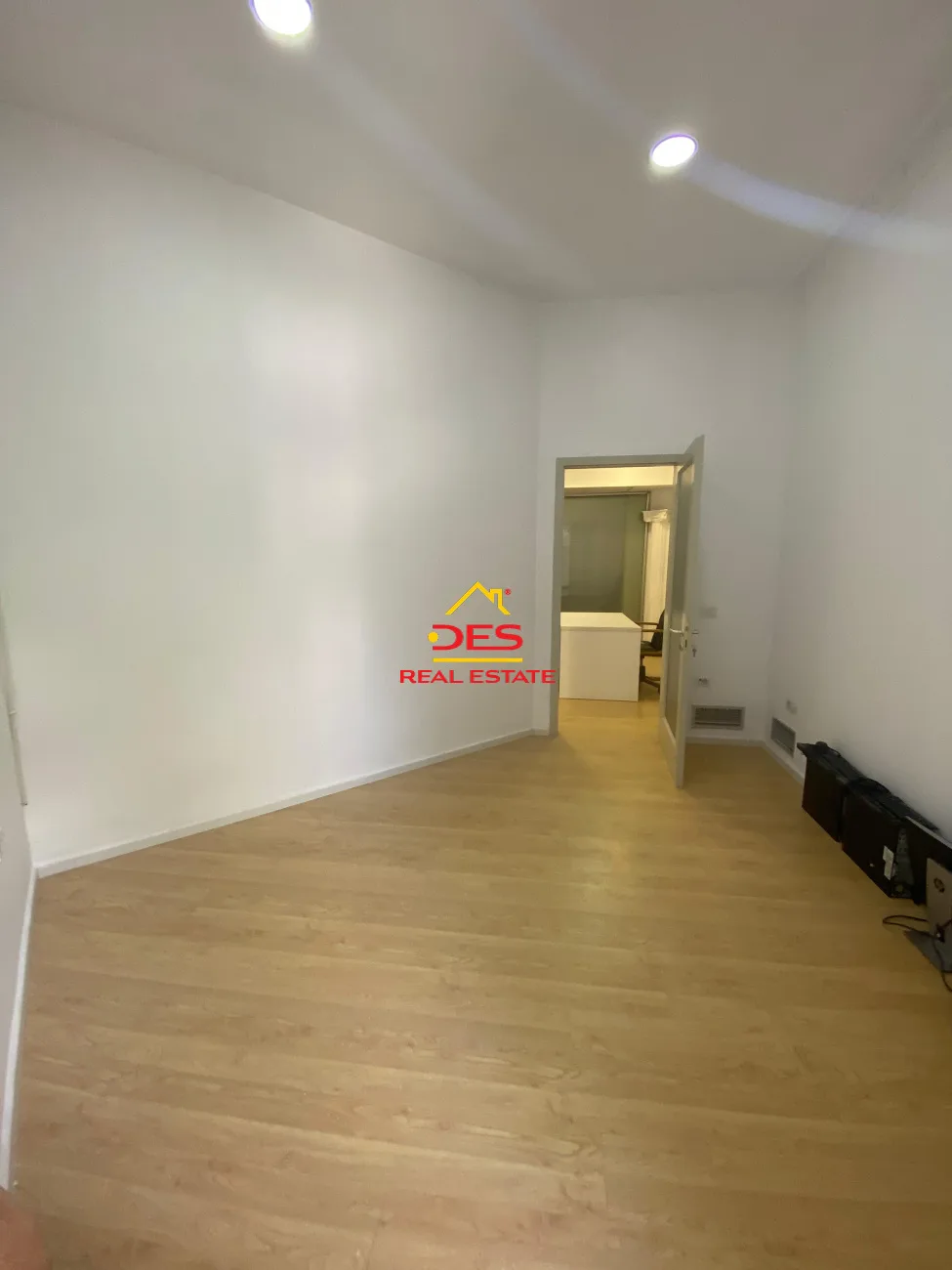 Ambjent Biznesi Ideal për Zyra në Rrugën e Abdi Toptani – 80 m², 2 Zyra + Recepsion
