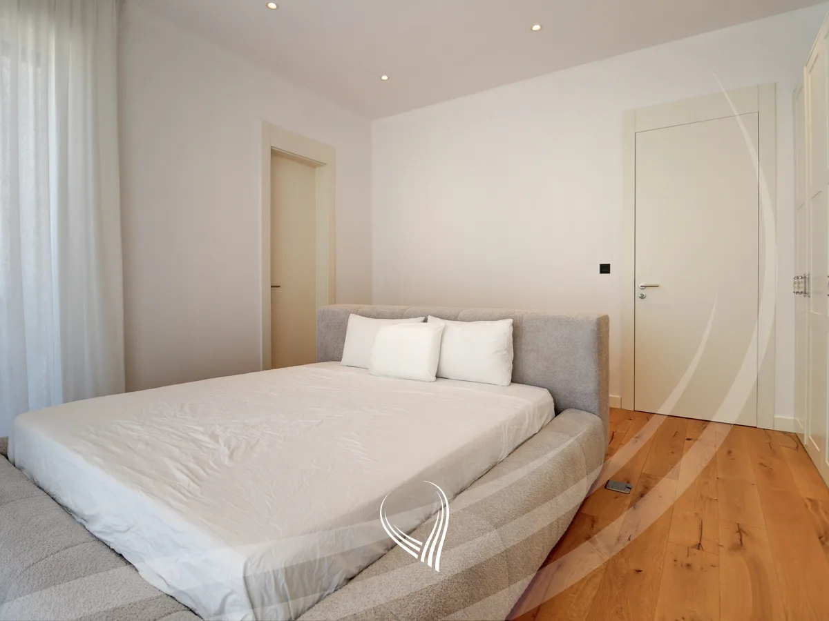 Penthouse ekskluziv 235.24m2 në shitje në lagjen Marigona Hill