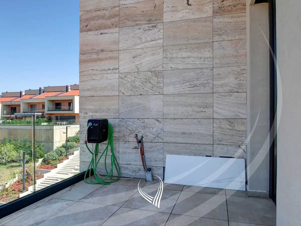 Penthouse ekskluziv 235.24m2 në shitje në lagjen Marigona Hill