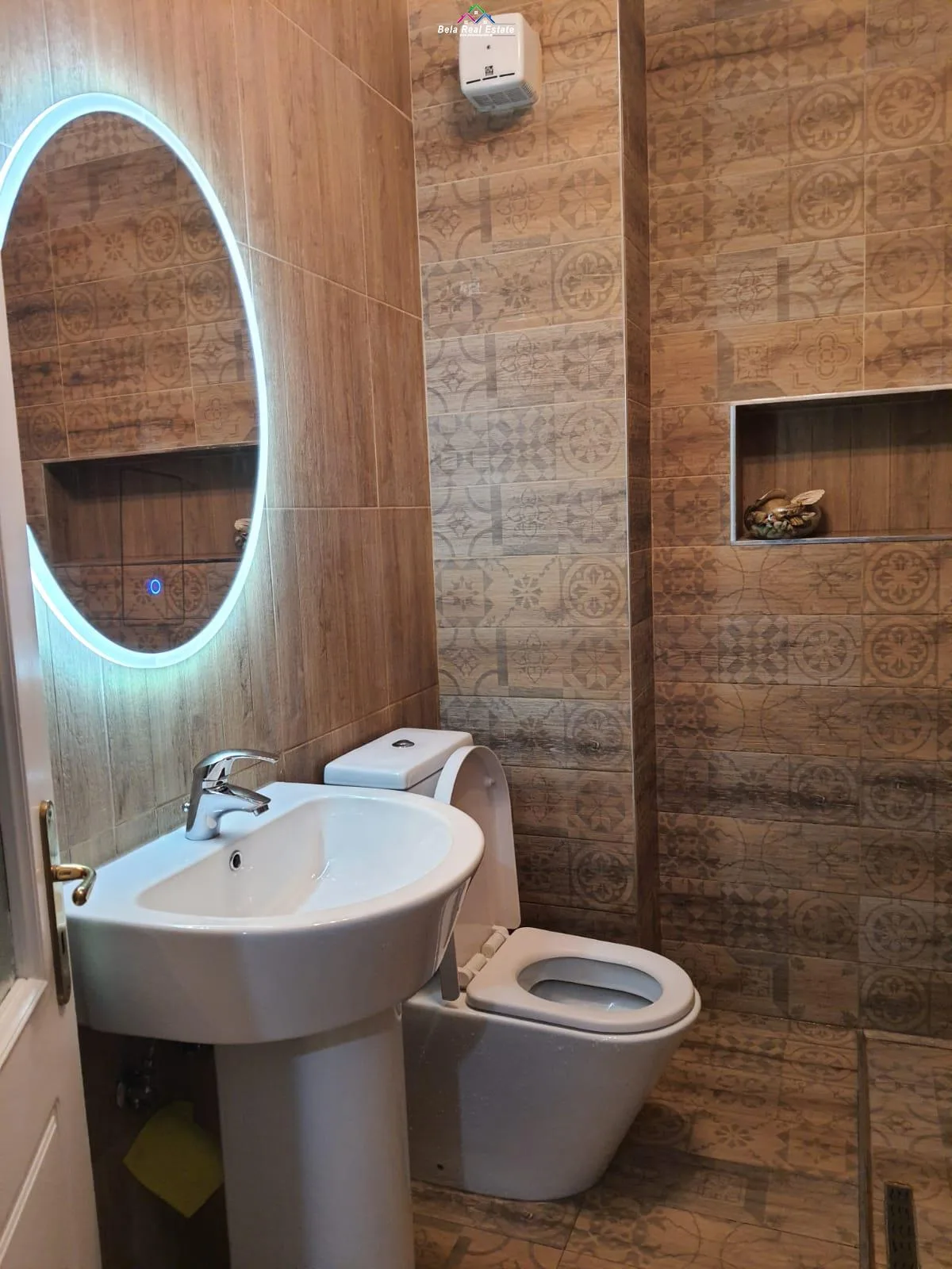 Apartament me qera 1+1 tek Komuna e Parisit (ID B210858) Tirane