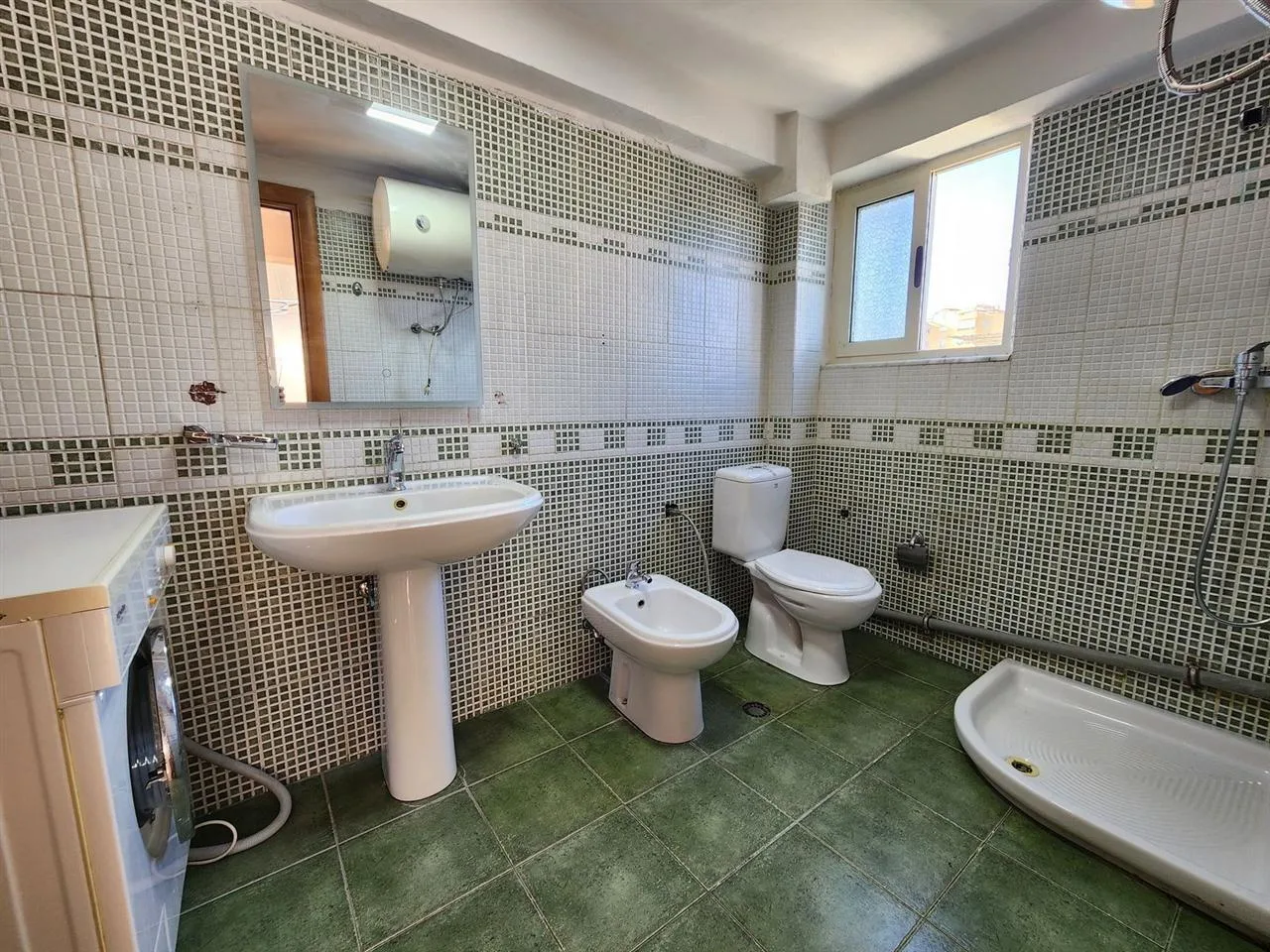 Vile me qera 1+1 tek Rruga e Kavajes (ID BV22432) Tirane.