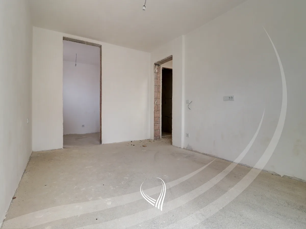 Shtëpi 374.76m2 në shitje në lagjen Royal Green Residence – Zllatar