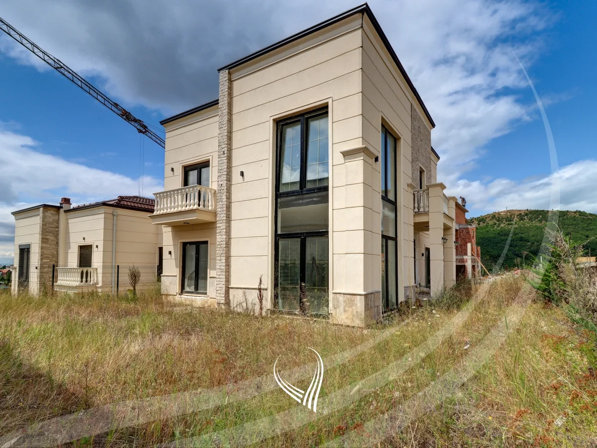 Shtëpi 374.76m2 në shitje në lagjen Royal Green Residence – Zllatar