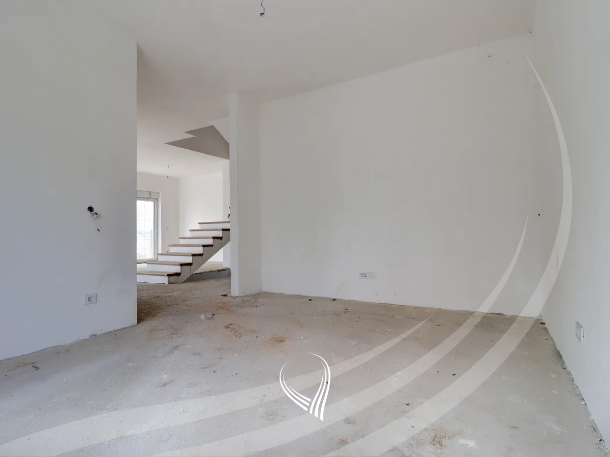 Shtëpi 374.76m2 në shitje në lagjen Royal Green Residence – Zllatar