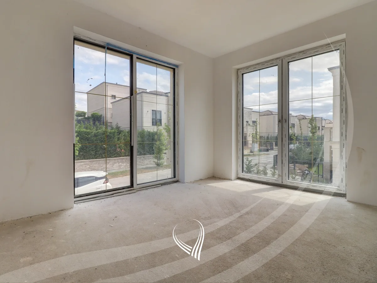 Shtëpi 374.76m2 në shitje në lagjen Royal Green Residence – Zllatar
