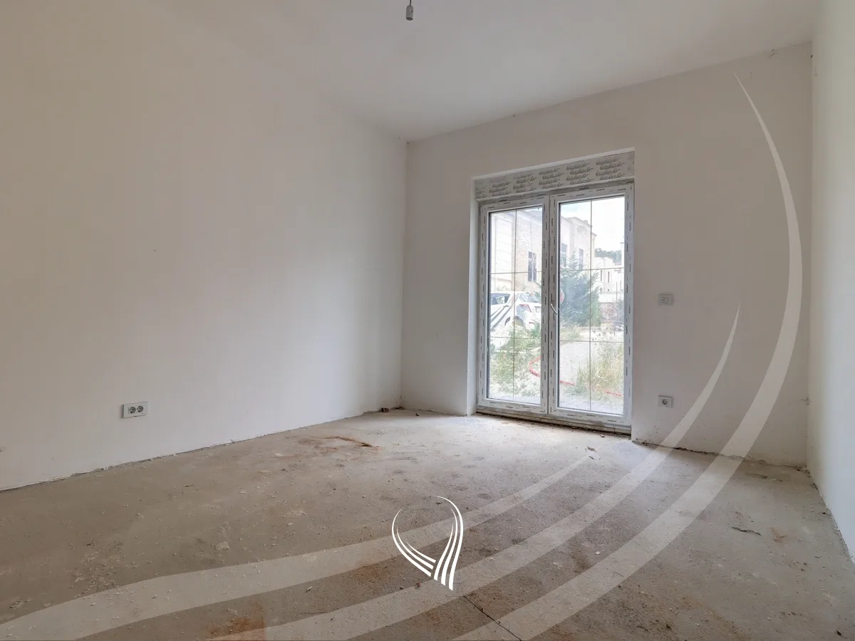 Shtëpi 374.76m2 në shitje në lagjen Royal Green Residence – Zllatar