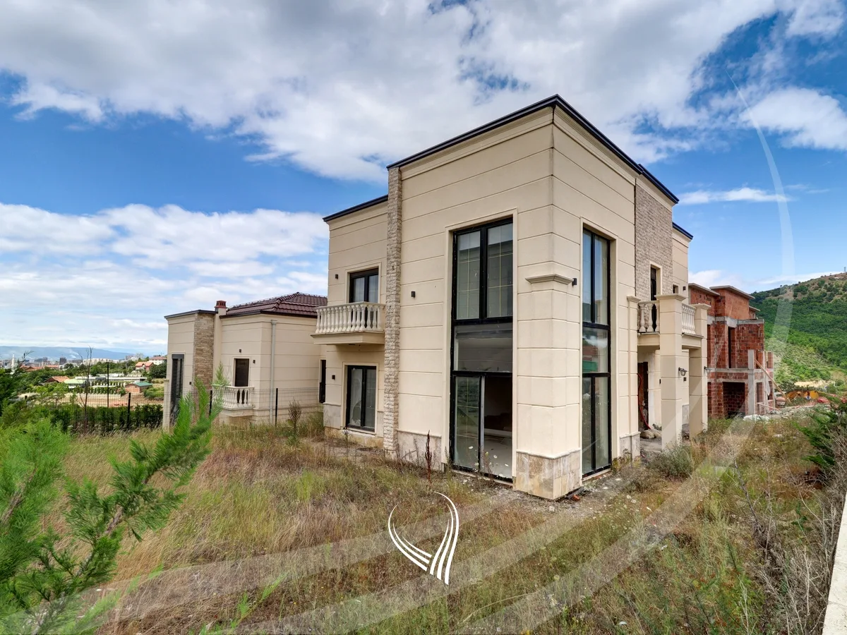 Shtëpi 374.76m2 në shitje në lagjen Royal Green Residence – Zllatar