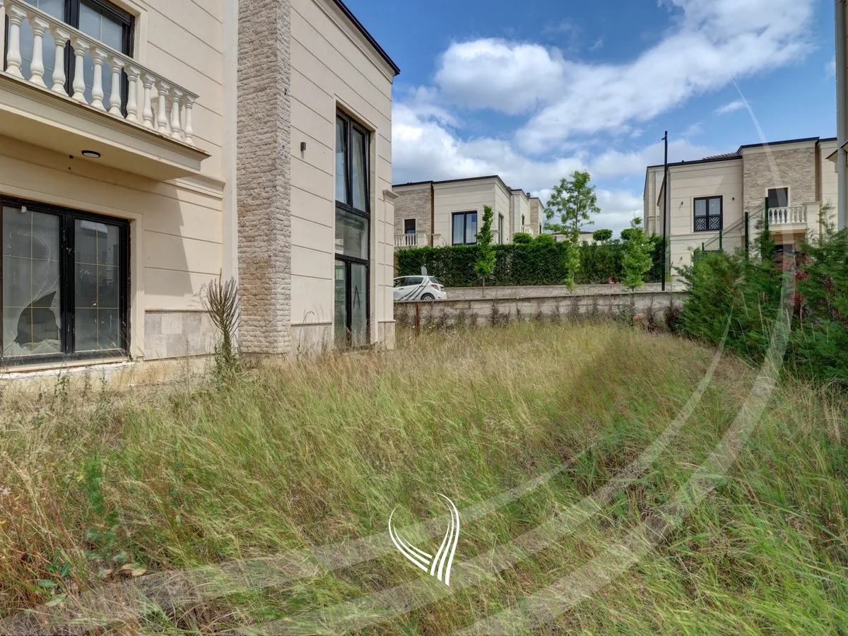 Shtëpi 374.76m2 në shitje në lagjen Royal Green Residence – Zllatar