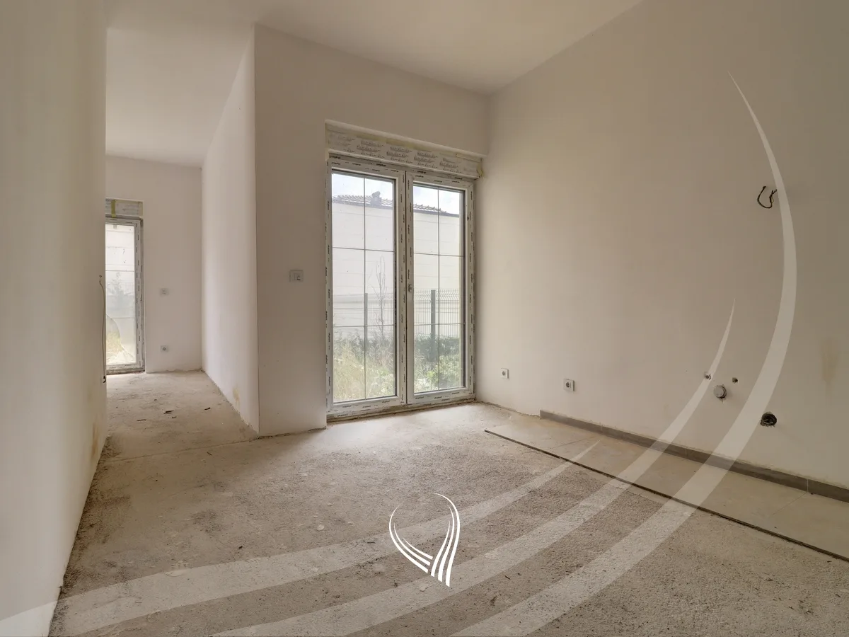 Shtëpi 374.76m2 në shitje në lagjen Royal Green Residence – Zllatar