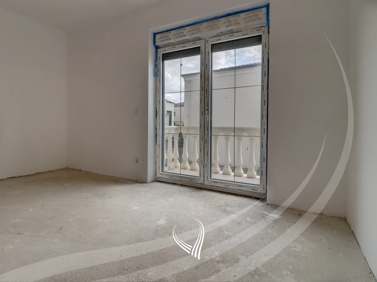 Shtëpi 374.76m2 në shitje në lagjen Royal Green Residence – Zllatar