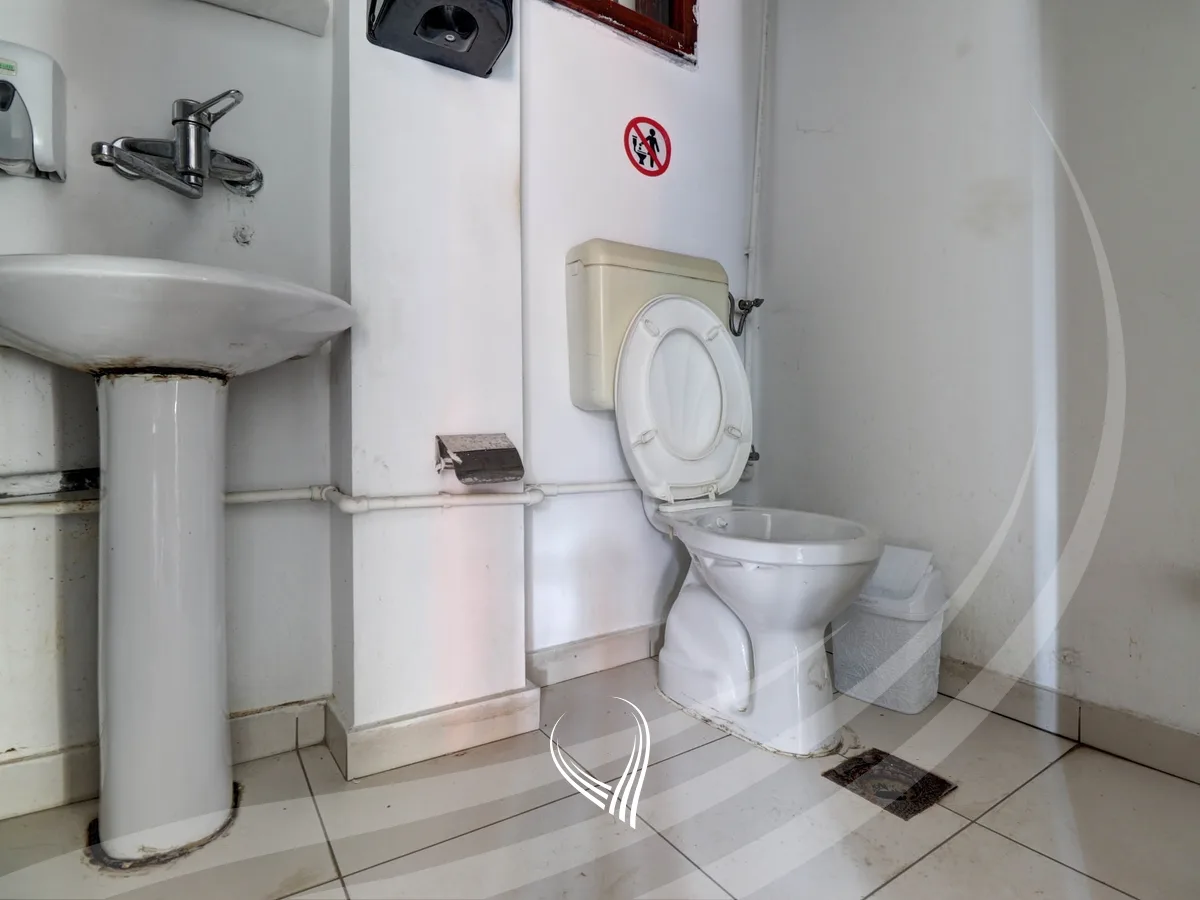 Zyre 400m2 me qira në lagjen Aktash