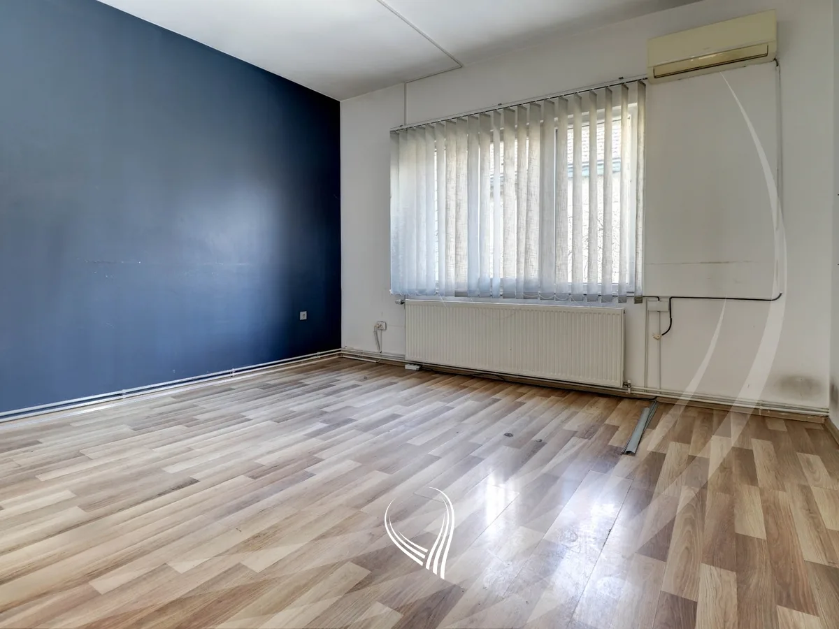 Zyre 400m2 me qira në lagjen Aktash
