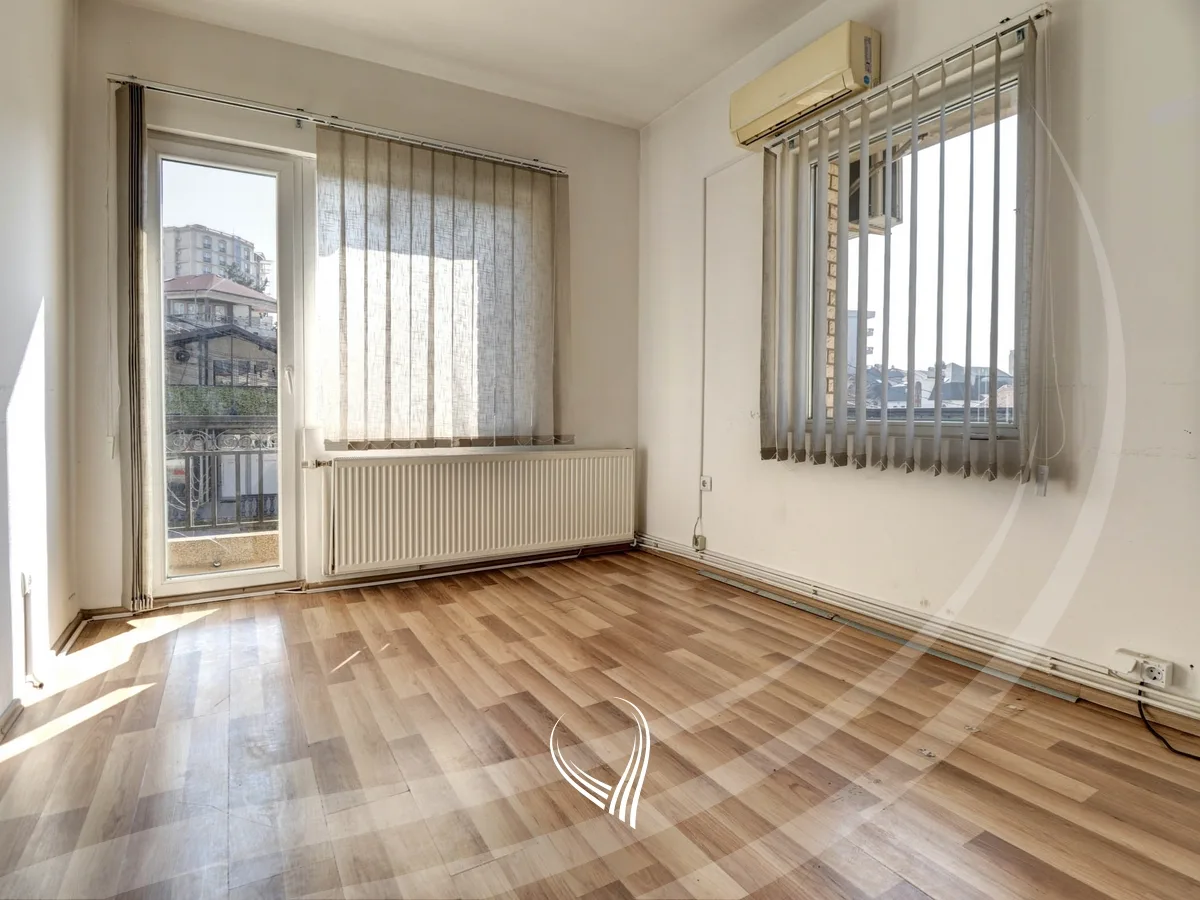 Zyre 400m2 me qira në lagjen Aktash