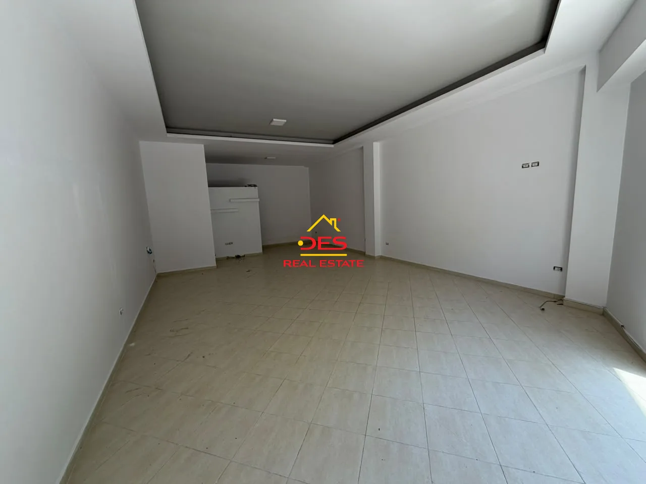 Jepet me qira ambient biznesi në çole, vlorë.
