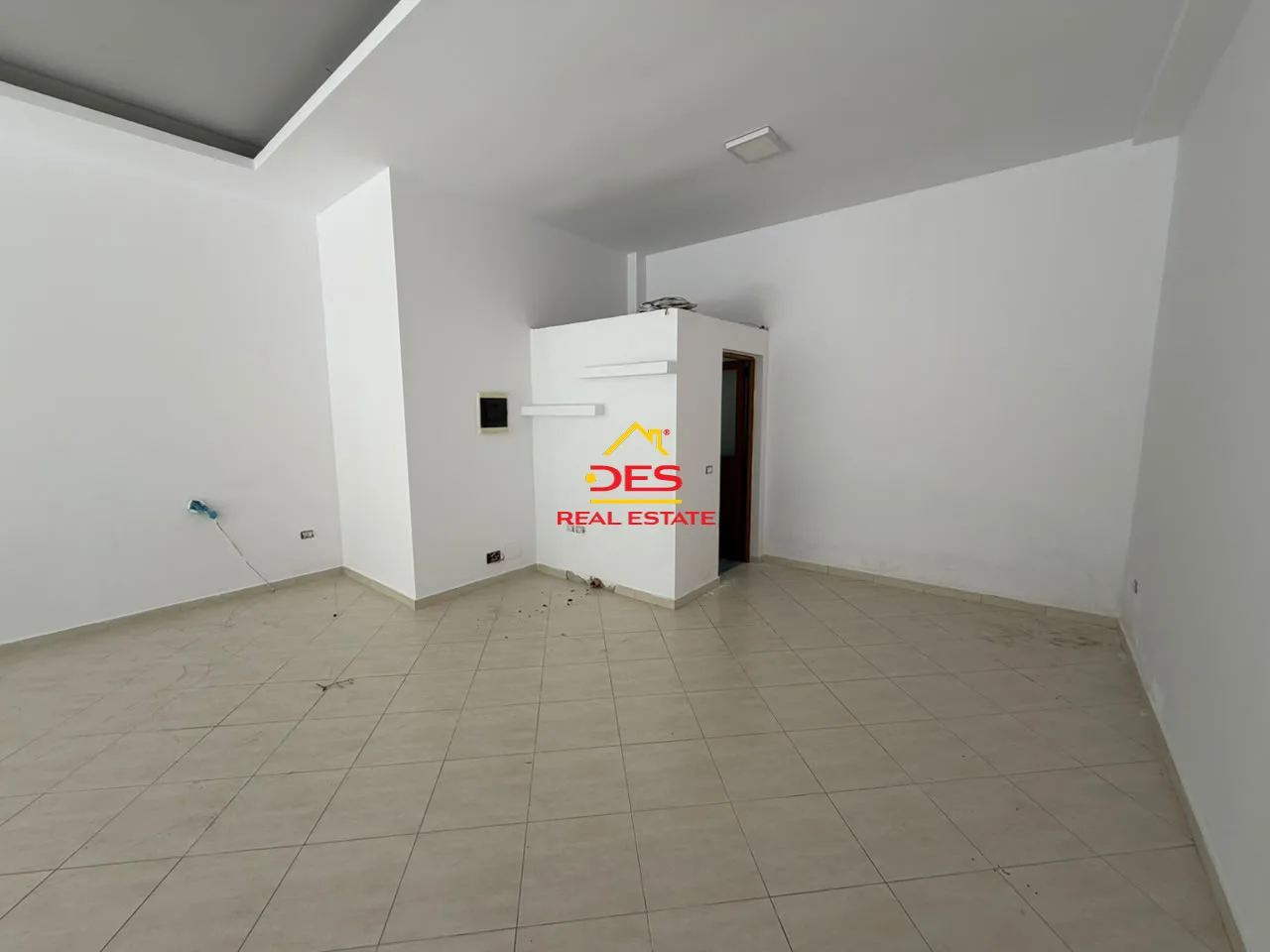 Jepet me qira ambient biznesi në çole, vlorë.