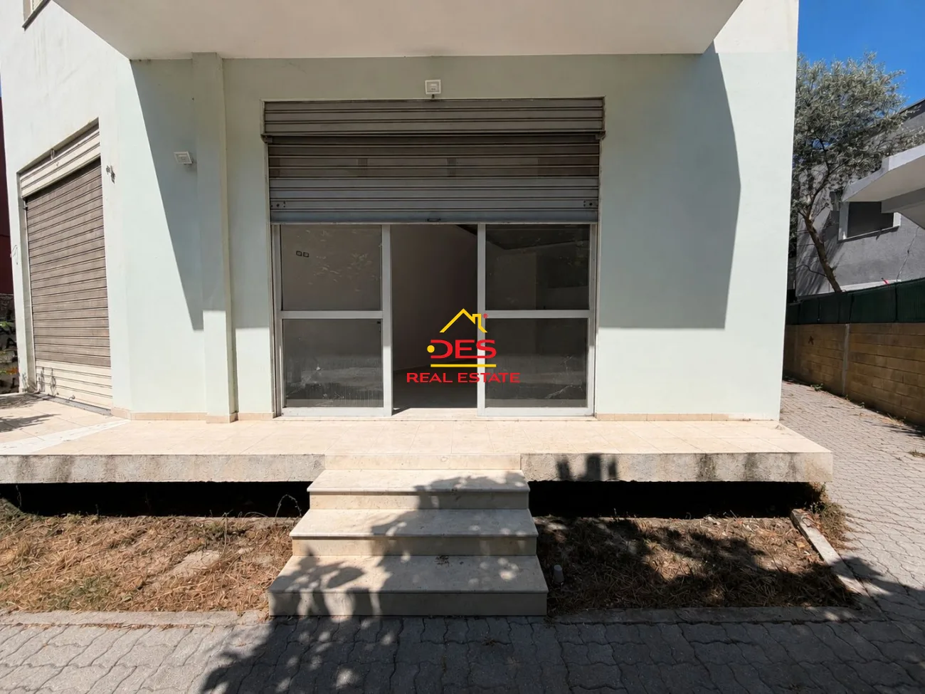 Jepet me qira ambient biznesi në çole, vlorë.