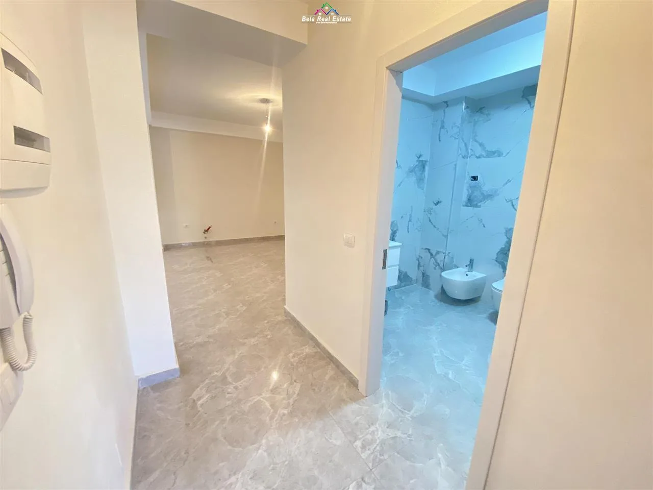 Zyre Me Qera Tek Tregu Çam (ID BZ2449)