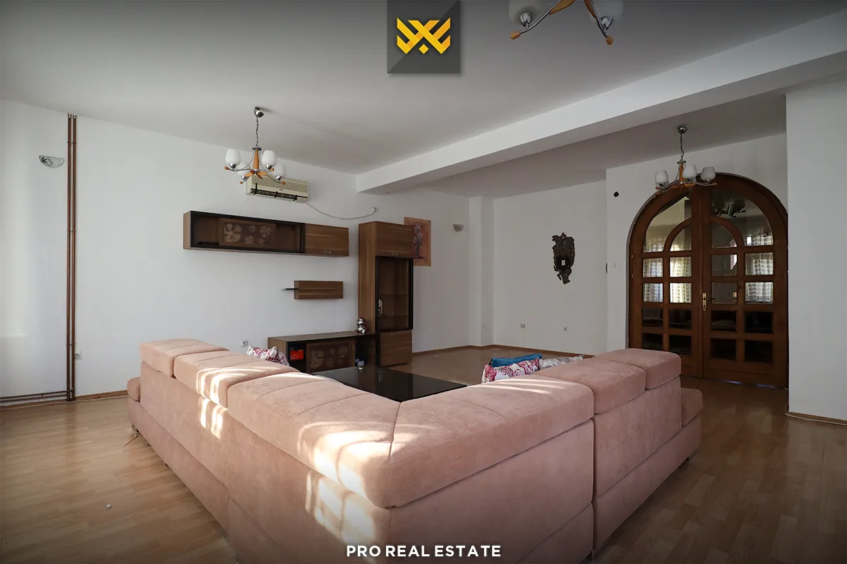 Shtëpi 400m² për #SHITJE në Taslixhe.