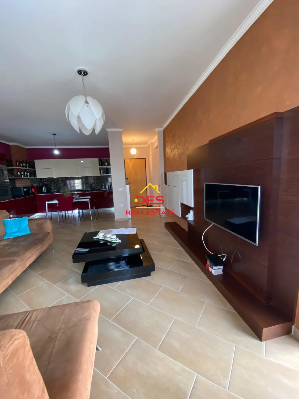 Shitet apartament 2+1 pranë mobilieri aliko,vlorë.