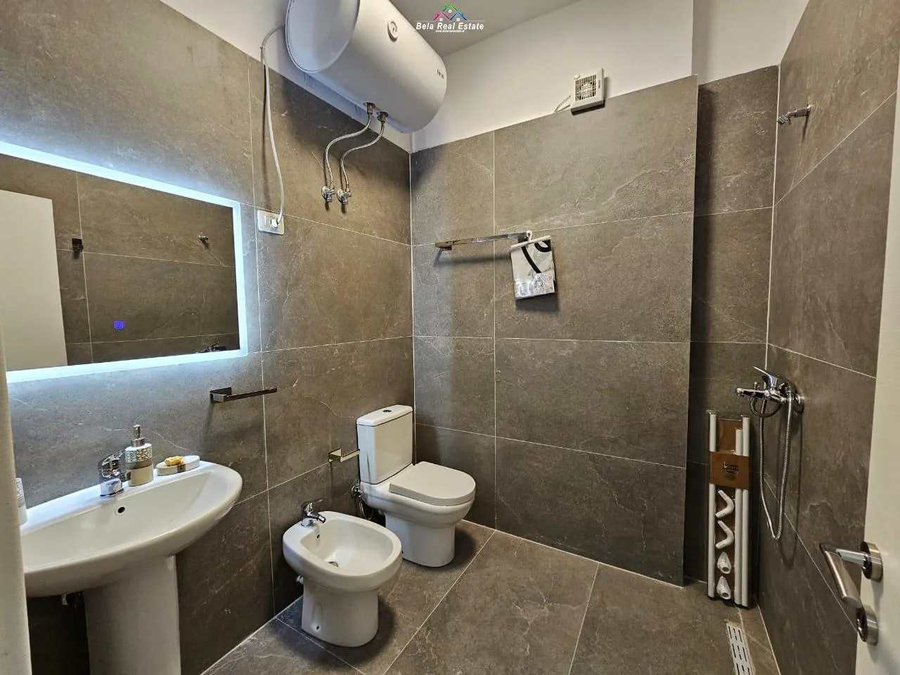 Apartament 2+1 Me Qera Tek 5 Maji (ID B220682) Tirane