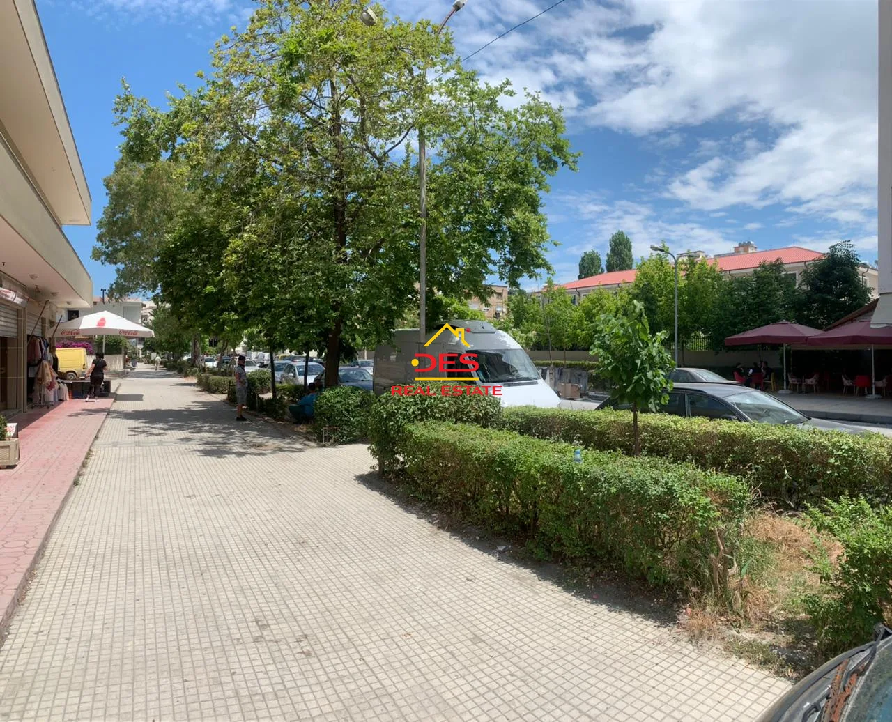 Shiten 2 dyqane pranë gama market,vlorë.