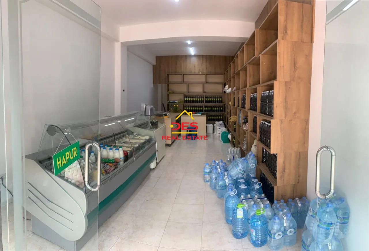 Shiten 2 dyqane pranë gama market,vlorë.