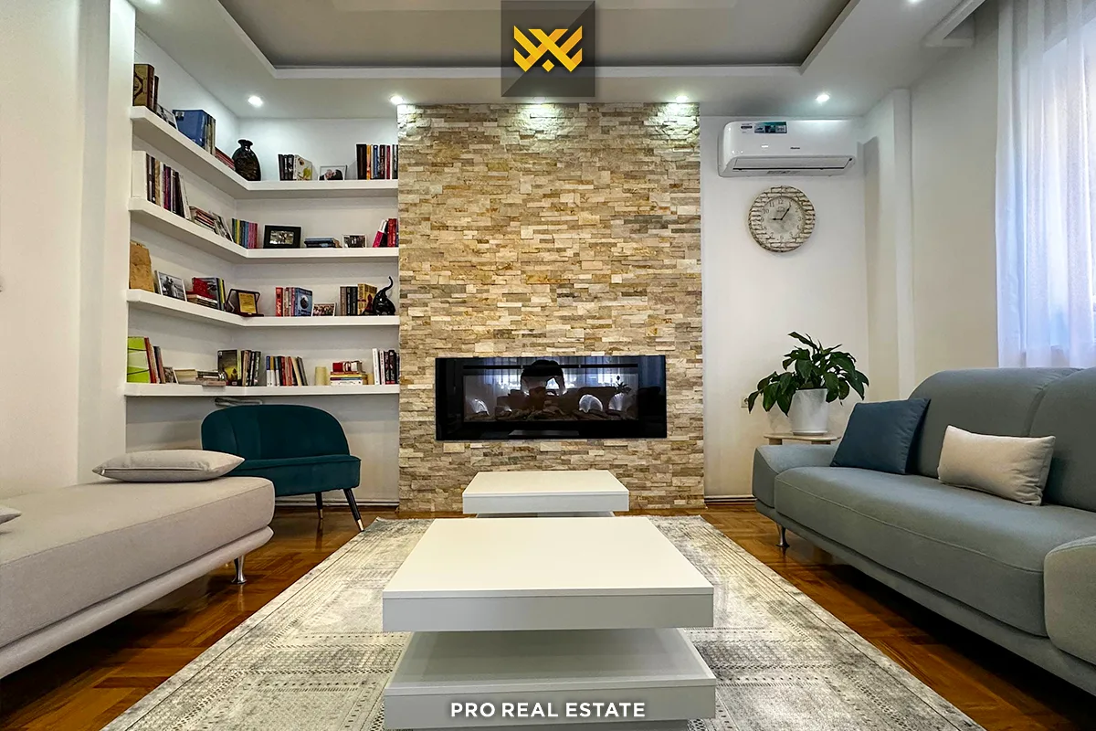 Dy shtëpi 240m² dhe 215m² për #SHITJE në Lagjen Dodona