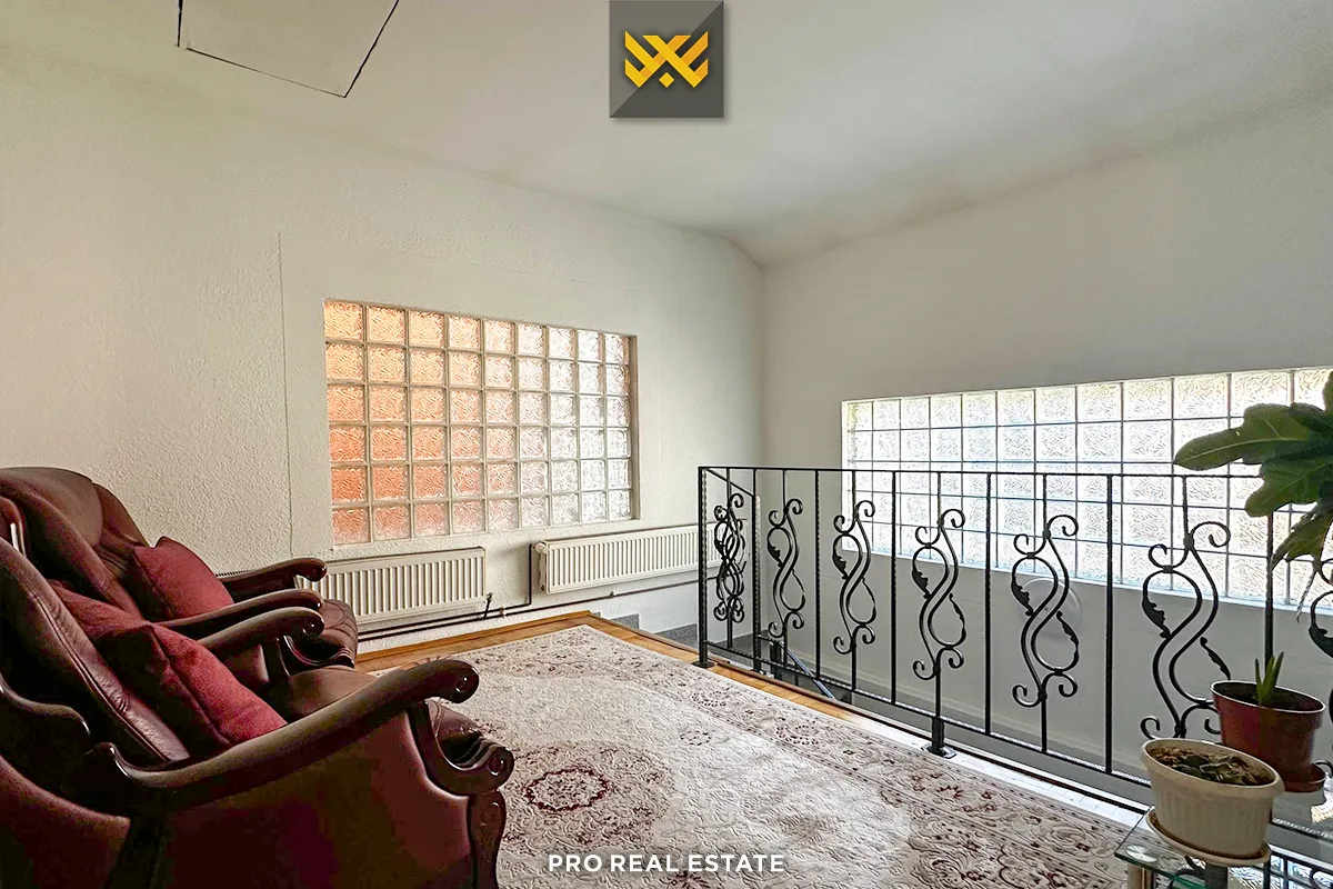 Dy shtëpi 240m² dhe 215m² për #SHITJE në Lagjen Dodona