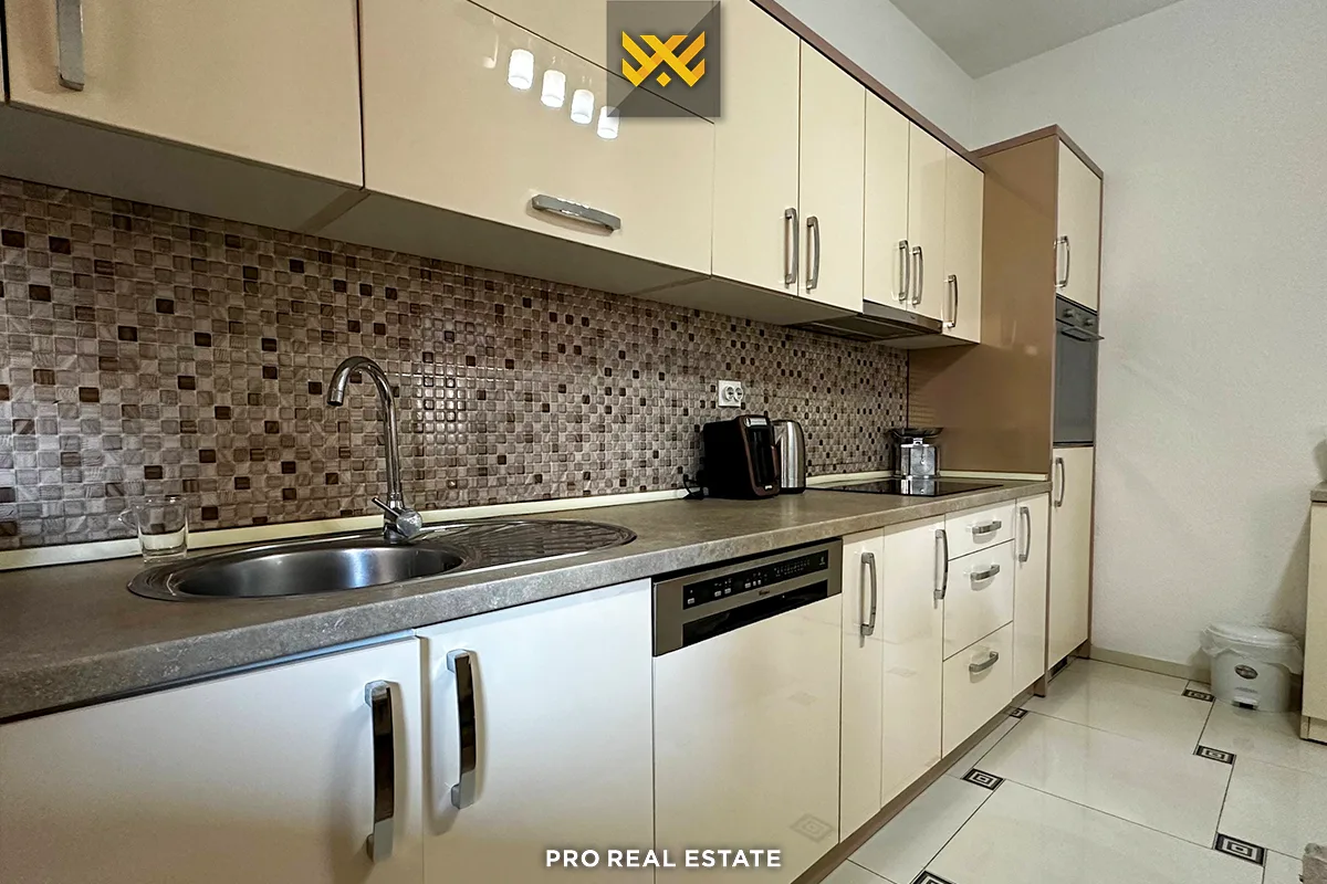 Dy shtëpi 240m² dhe 215m² për #SHITJE në Lagjen Dodona