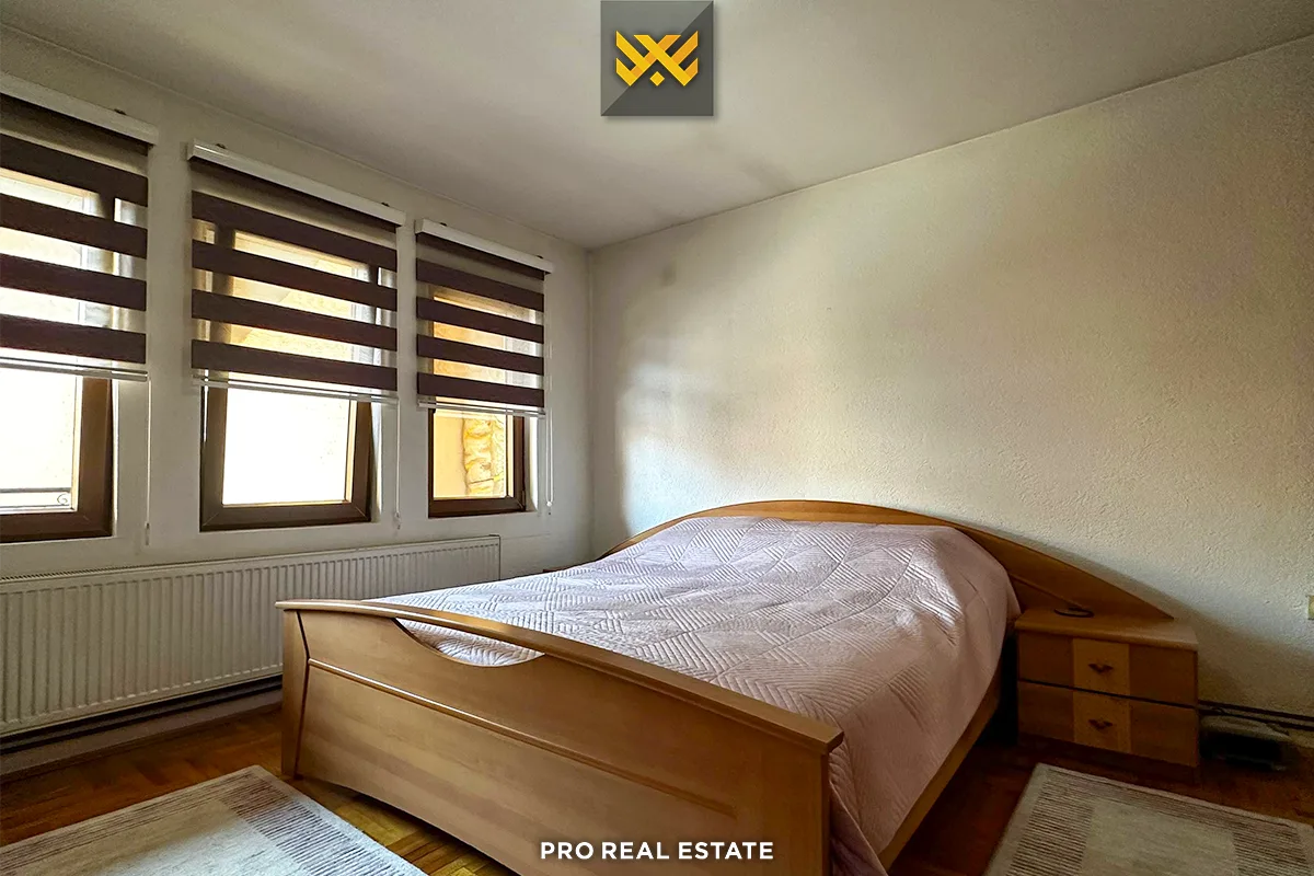 Dy shtëpi 240m² dhe 215m² për #SHITJE në Lagjen Dodona