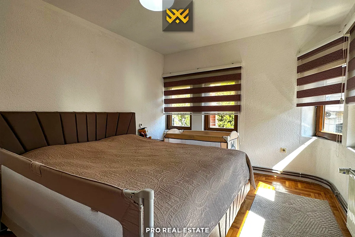 Dy shtëpi 240m² dhe 215m² për #SHITJE në Lagjen Dodona