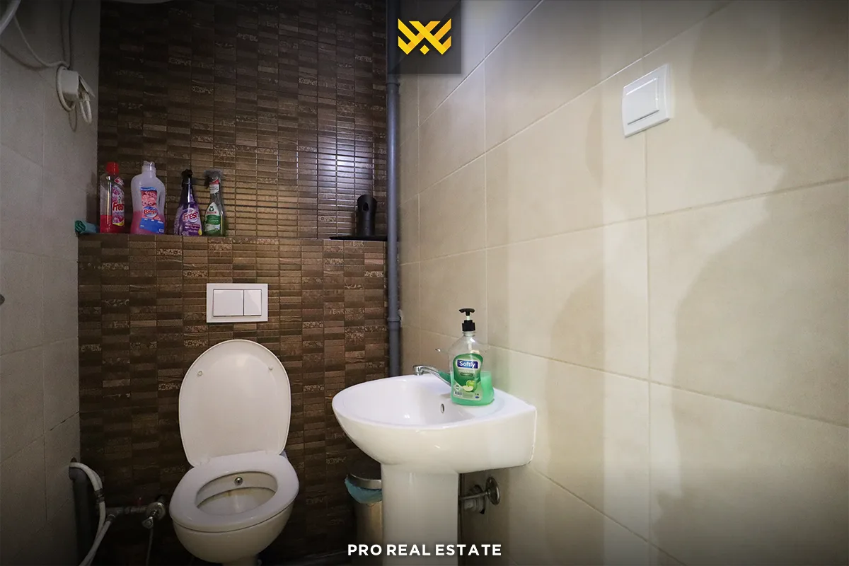 Lokal 68m² për #SHITJE në Aktash.