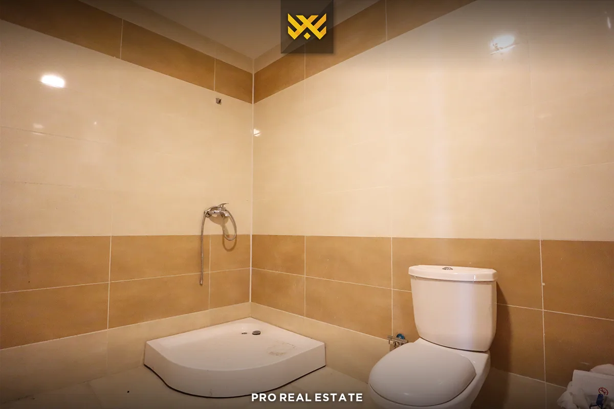 Banesë 92.4m² + 70m² për #SHITJE në Tophane.