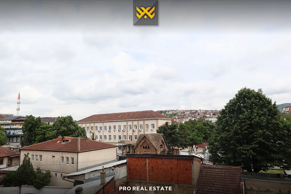 Banesë 92.4m² + 70m² për #SHITJE në Tophane.