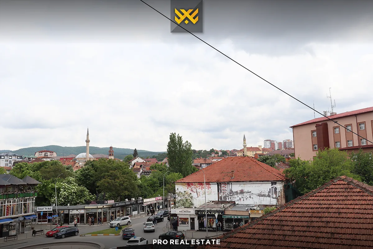 Banesë 92.4m² + 70m² për #SHITJE në Tophane.