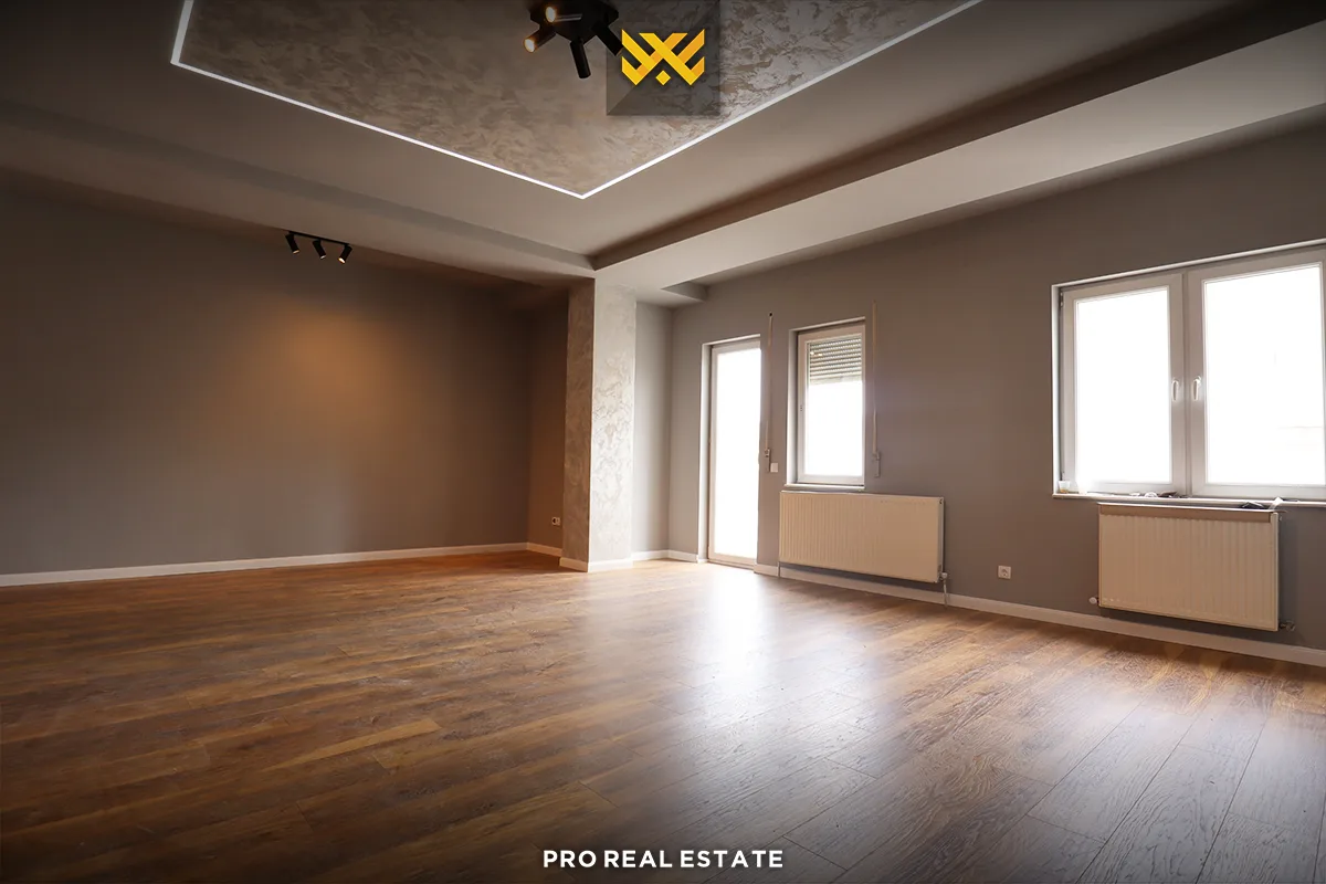 Banesë 92.4m² + 70m² për #SHITJE në Tophane.