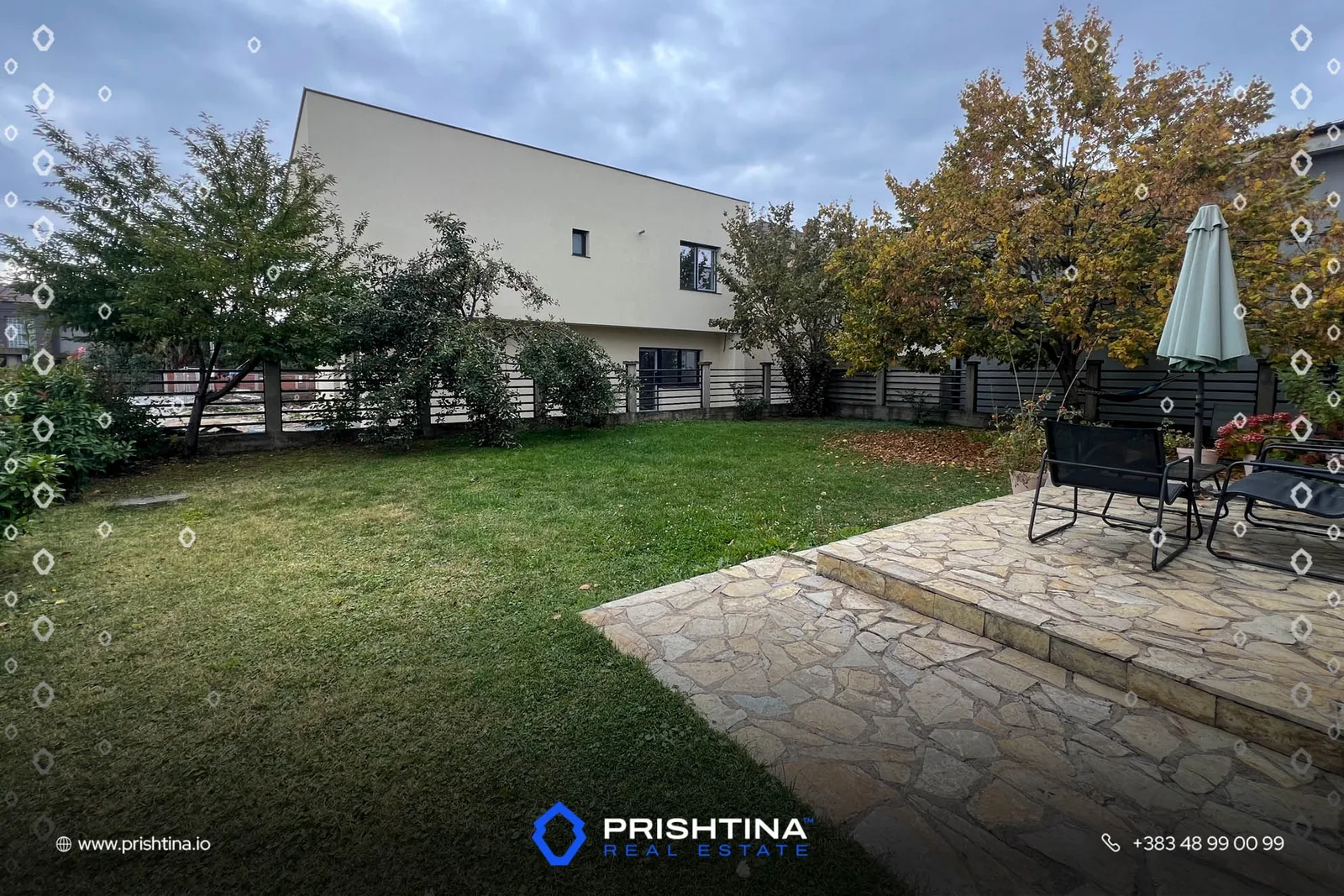 Shtëpi në shitje 286m² + 4 ari truall në Veternik