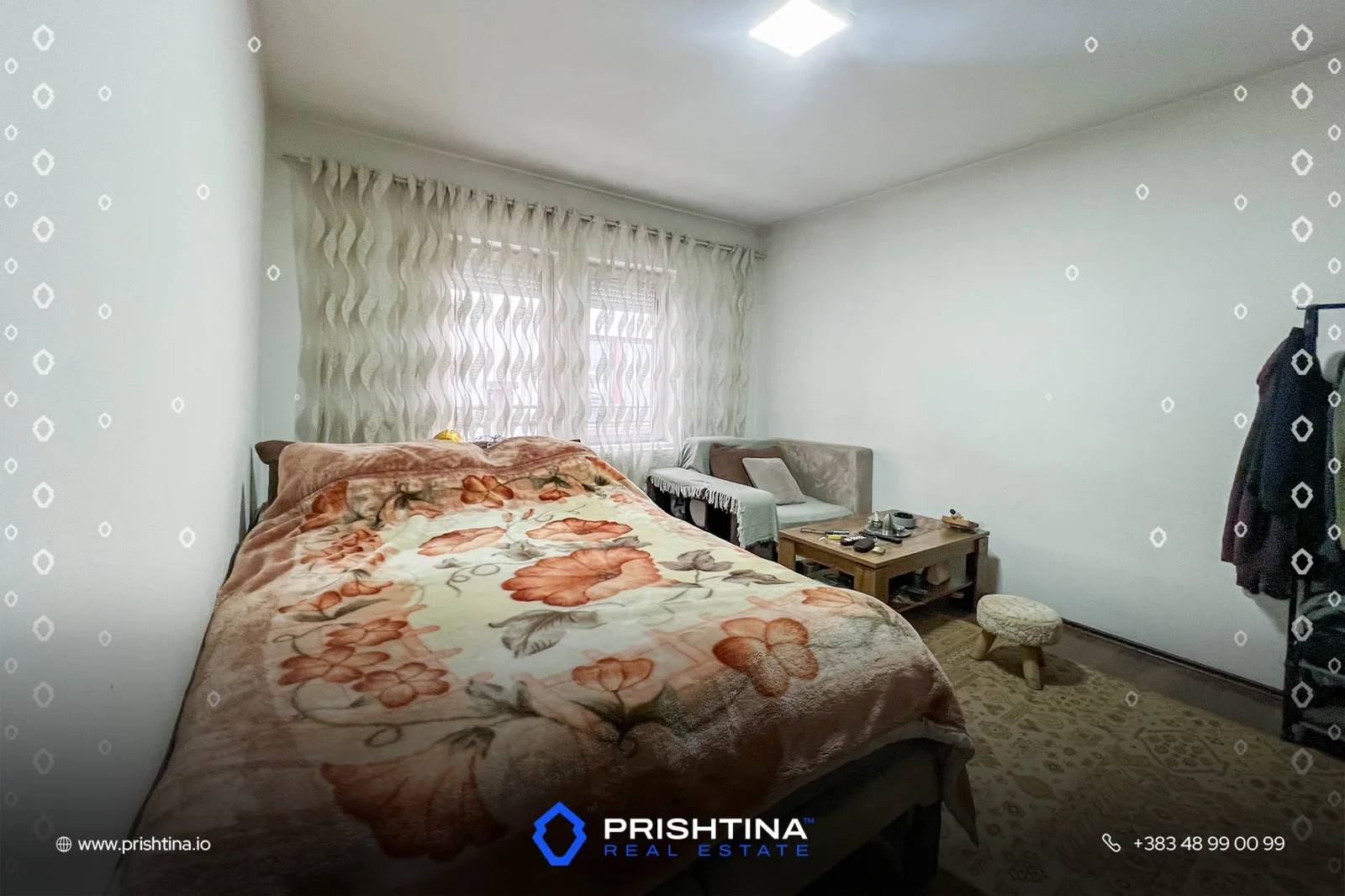 Shtëpi në shitje 286m² + 4 ari truall në Veternik
