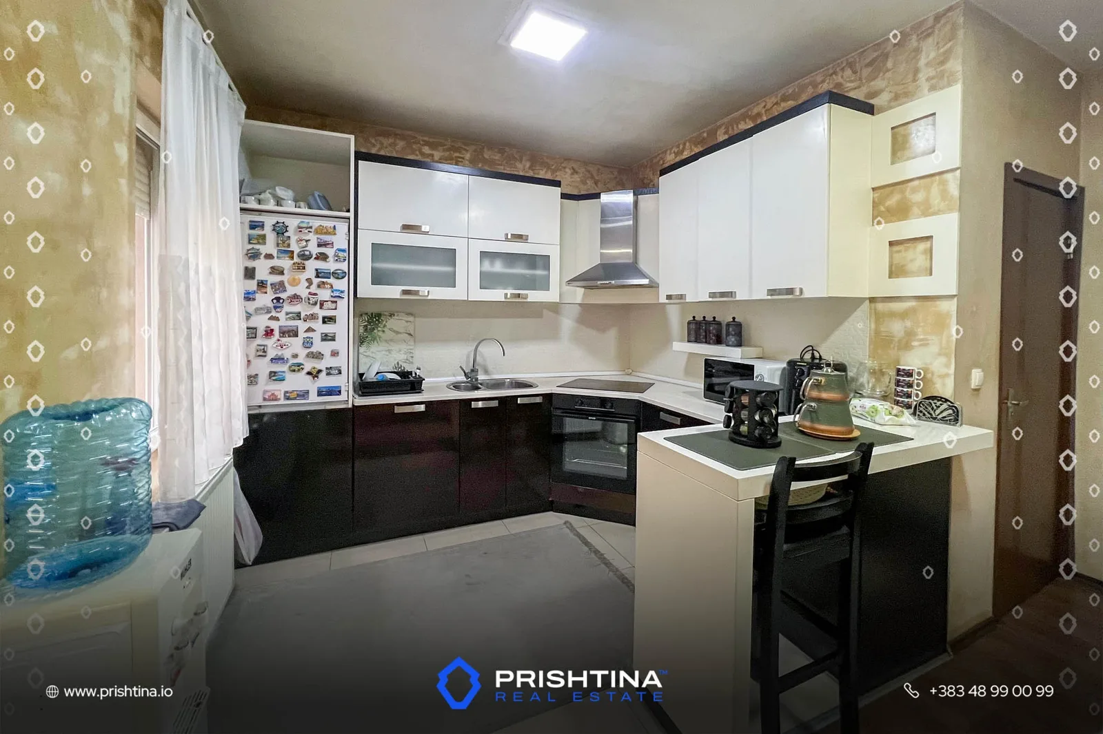 Shtëpi në shitje 286m² + 4 ari truall në Veternik