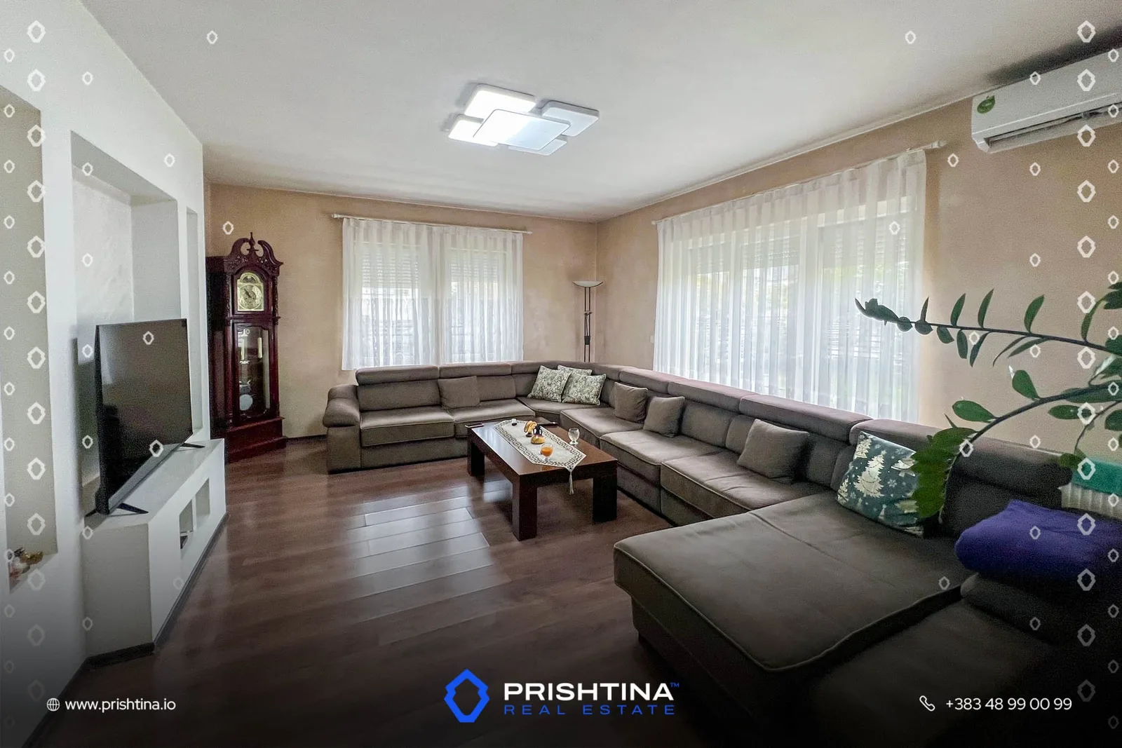 Shtëpi në shitje 286m² + 4 ari truall në Veternik