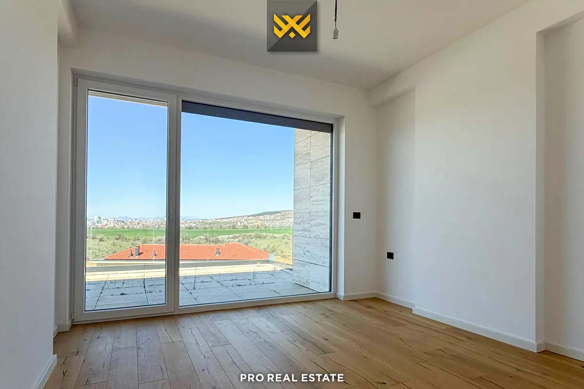 Banesë Terracier 125m² + 50m² për #SHITJE në Lagjen Marigona Hill