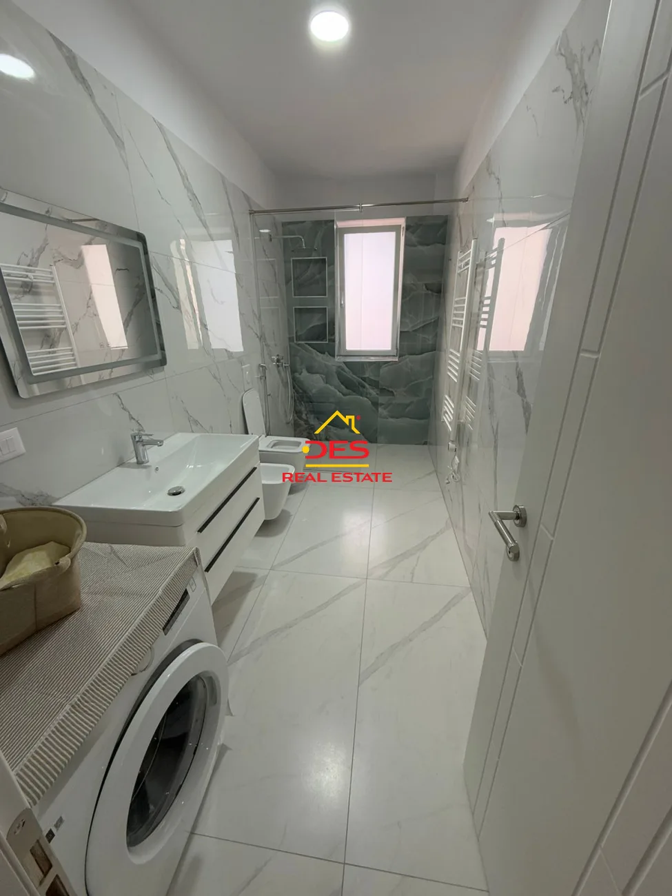 JEPET ME QIRA SUPER APARTAMENT 2+1 TE BULEVARDI ZOGU l, TIRANË.