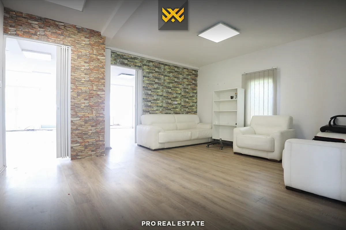 Lokal – Zyre 100m² me #QIRA në Aktash.