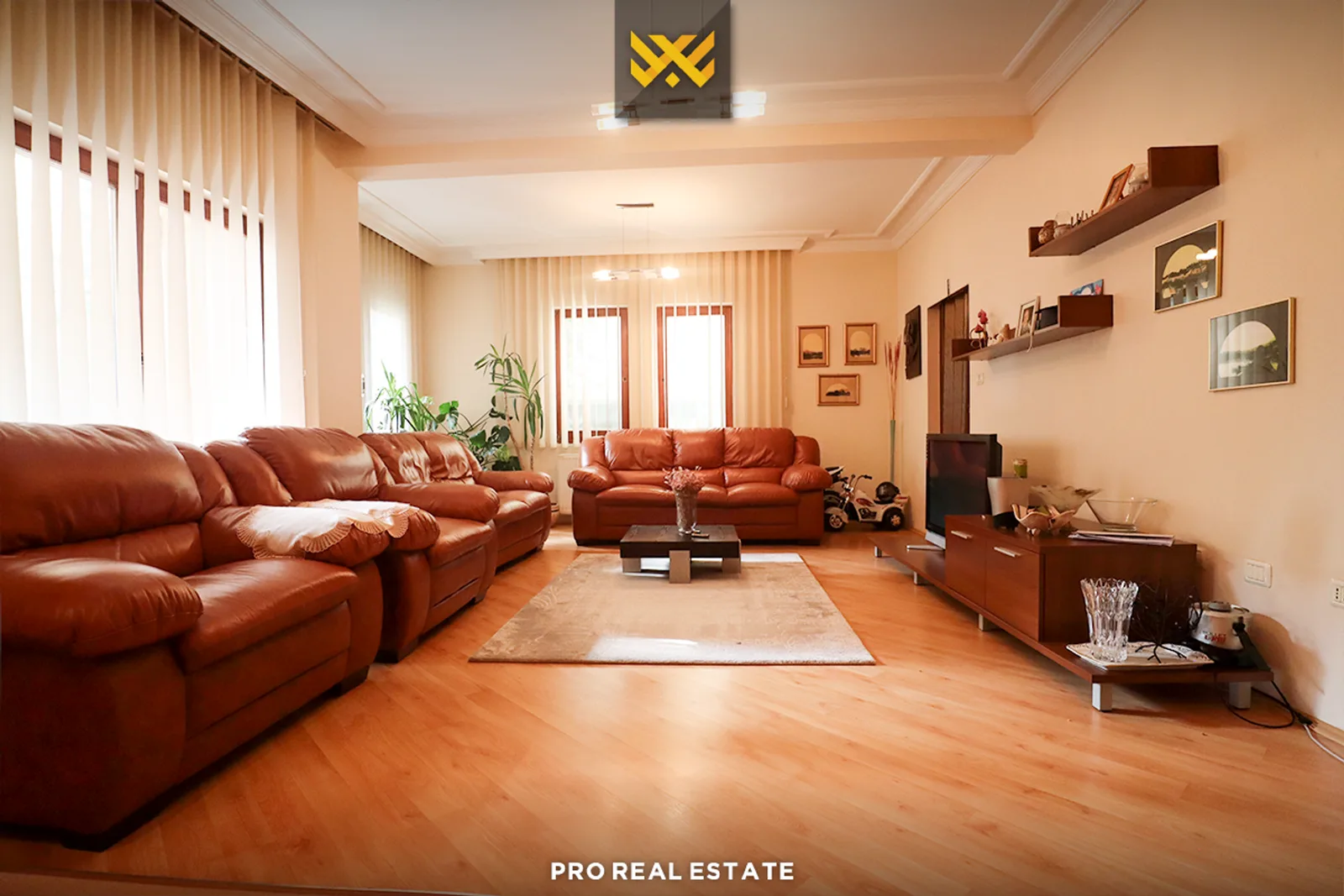 Shtëpi 535m² në #SHITJE në Qendër.