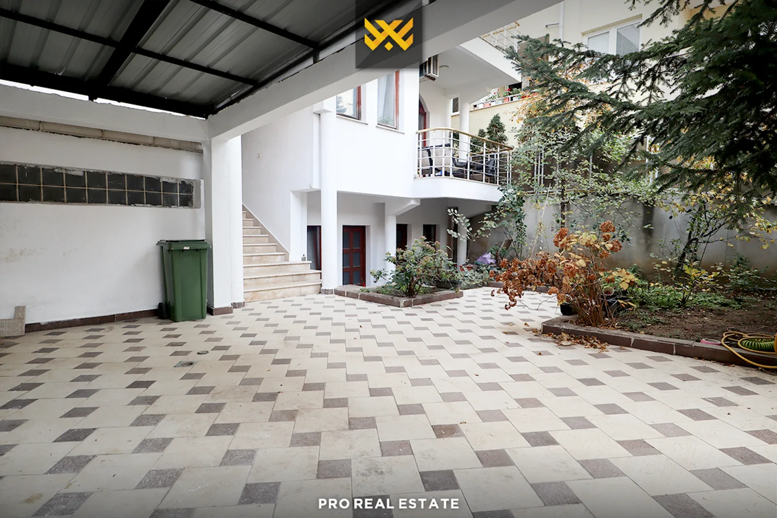 Shtëpi 535m² në #SHITJE në Qendër.